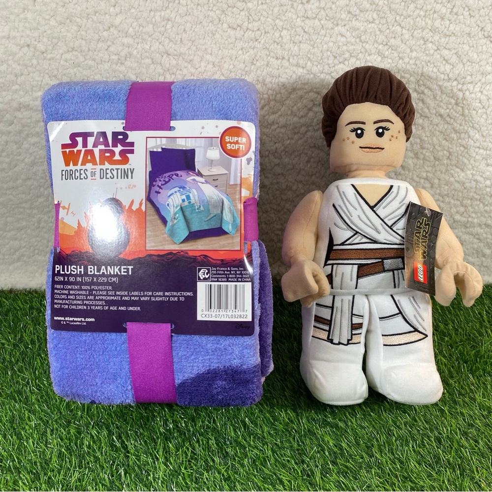 Star Wars Forces of Destiny Purple Throw Blanket and Lego Princess Leia Doll